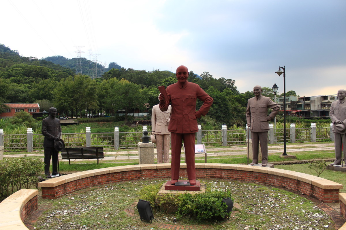 大溪「慈湖陵寢暨紀念雕塑公園」－蒐集不同樣式的國父與蔣公雕像吧！