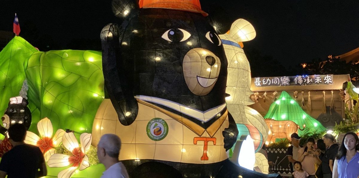 2019「國慶花車嘉年華」－中正紀念堂雙十國慶也能逛燈會