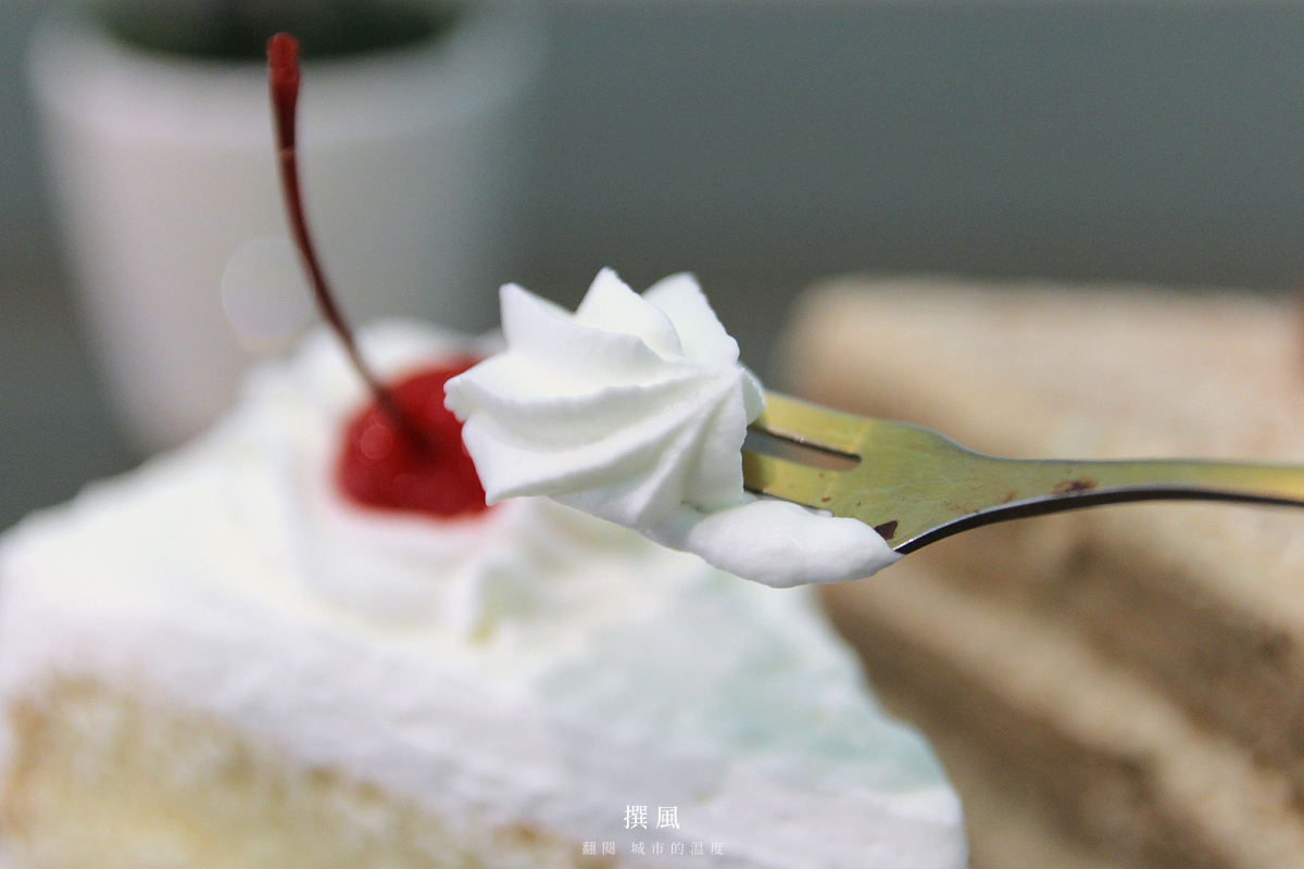 新店「紅葉蛋糕」－蓬鬆香軟的鮮奶油蛋糕卻不膩口！一個美好的下午與生日蛋糕