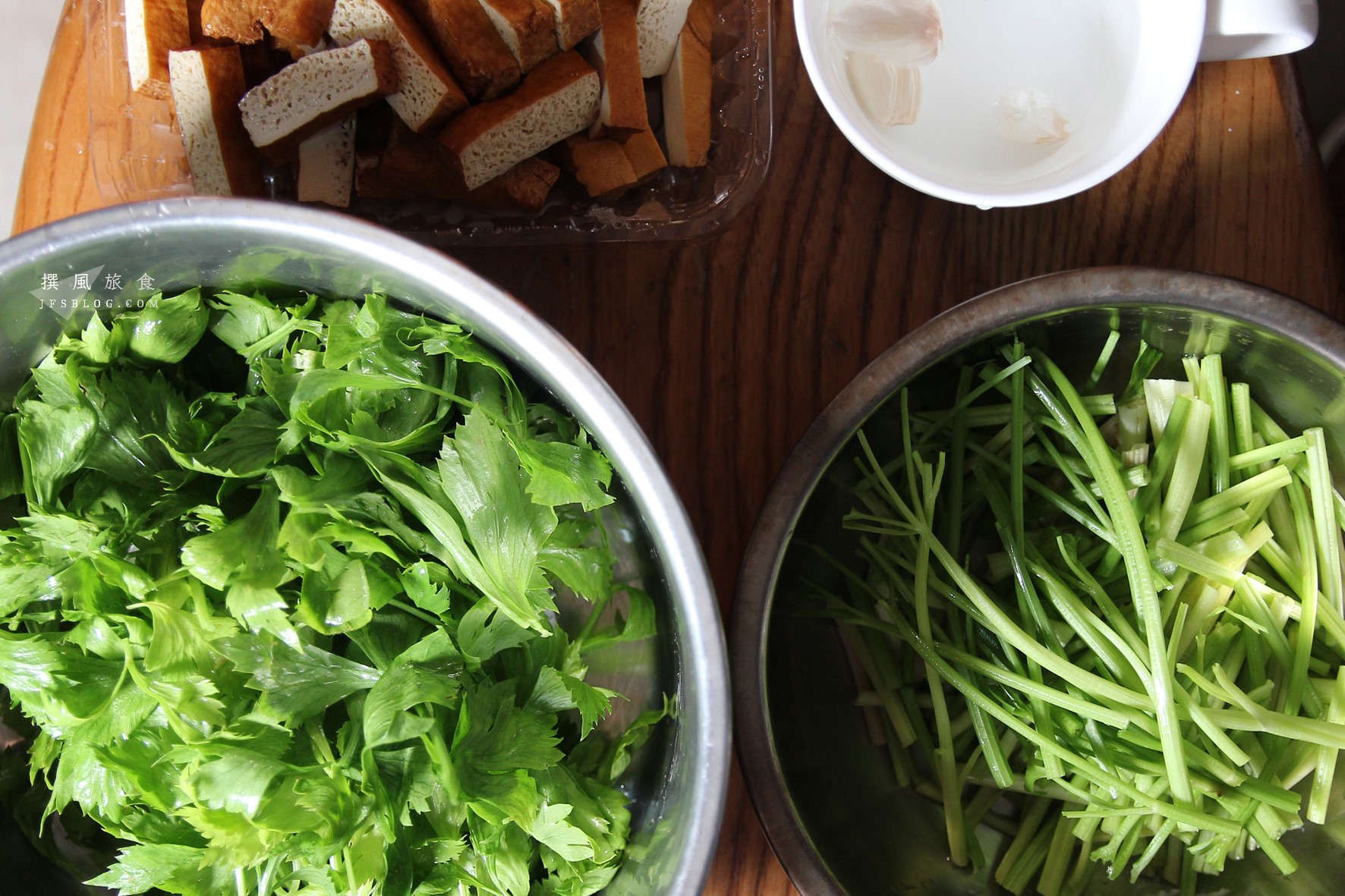 食譜「芹菜豆干炒肉絲」，健康好吃的家常美味