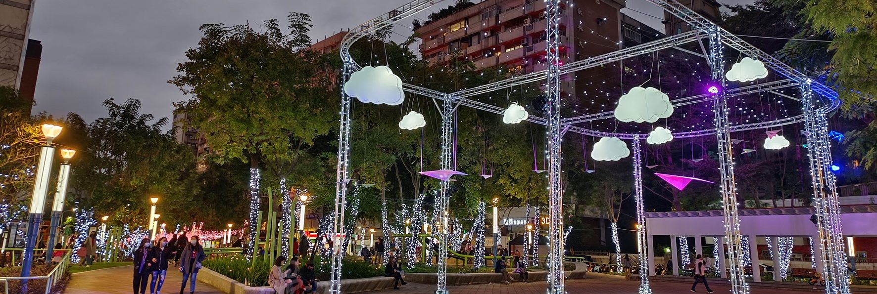 台北「東區飛行日記」三大主題燈區點亮忠孝復興夜空