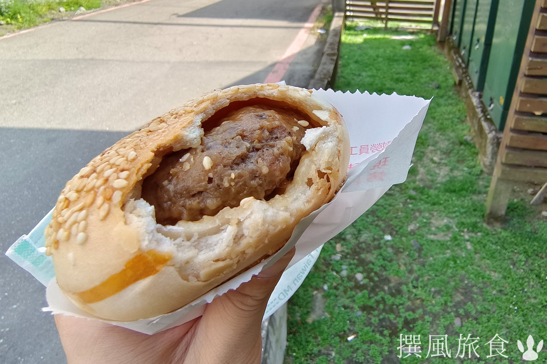 【新店】秀朗橋頭赤肉胡椒餅｜在地網推35元小吃，肉多味美！