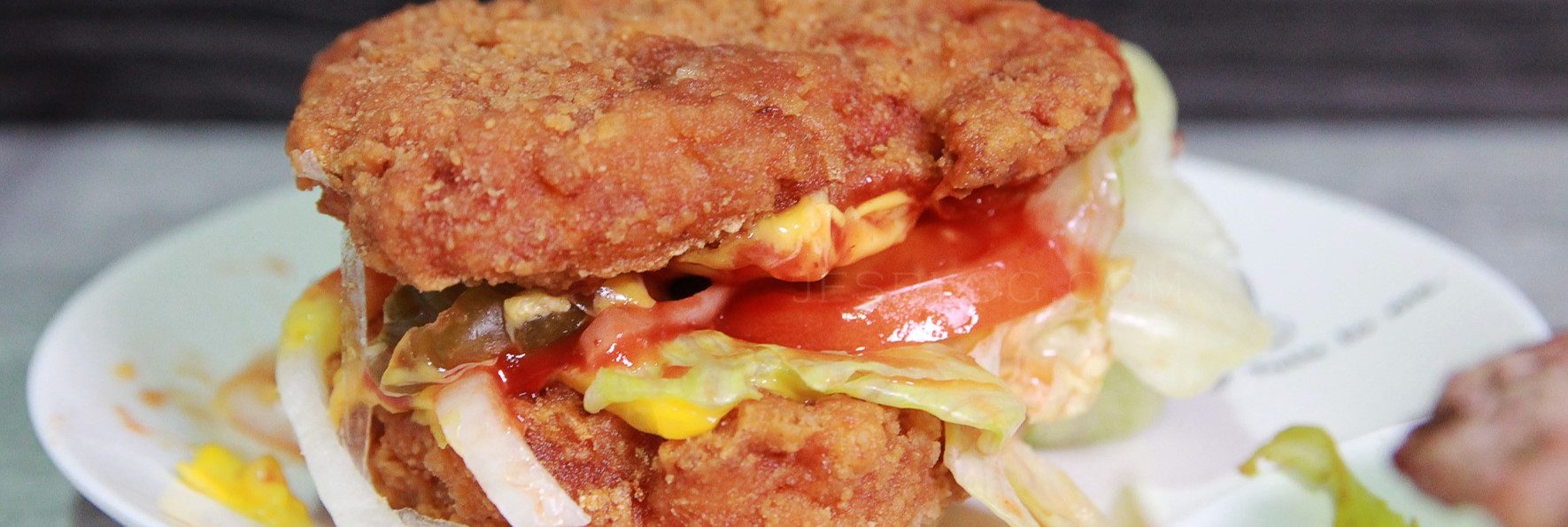 漢堡王「辣雞腿重磅」好吃嗎？無麵包的雙層酥炸雞腿排漢堡，中秋多肉大滿足！