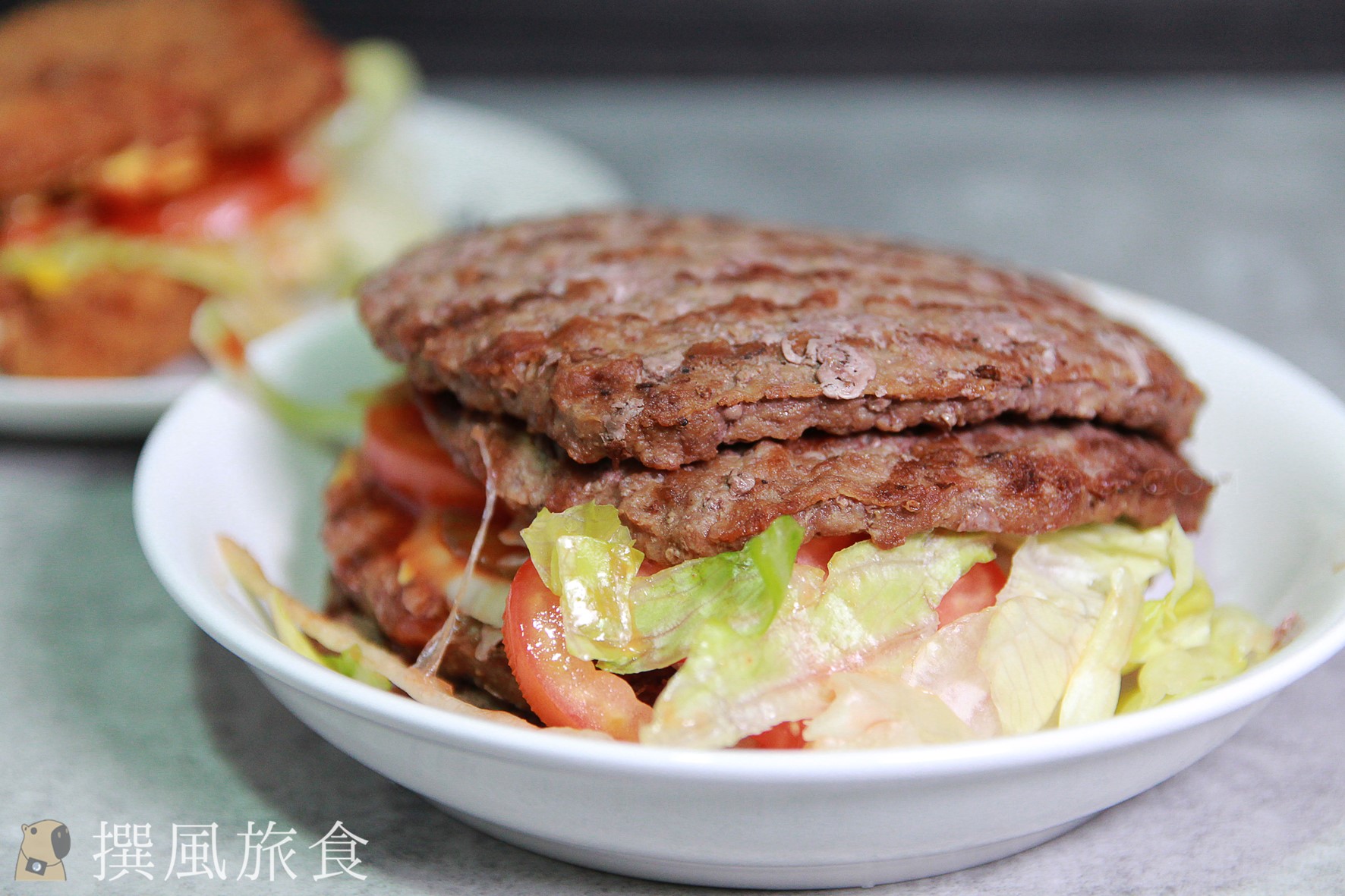 【漢堡王】17.6盎司究極重磅｜好吃嗎？中秋就是要吃肉！用肉排取代麵包的四層肉排漢堡超霸氣