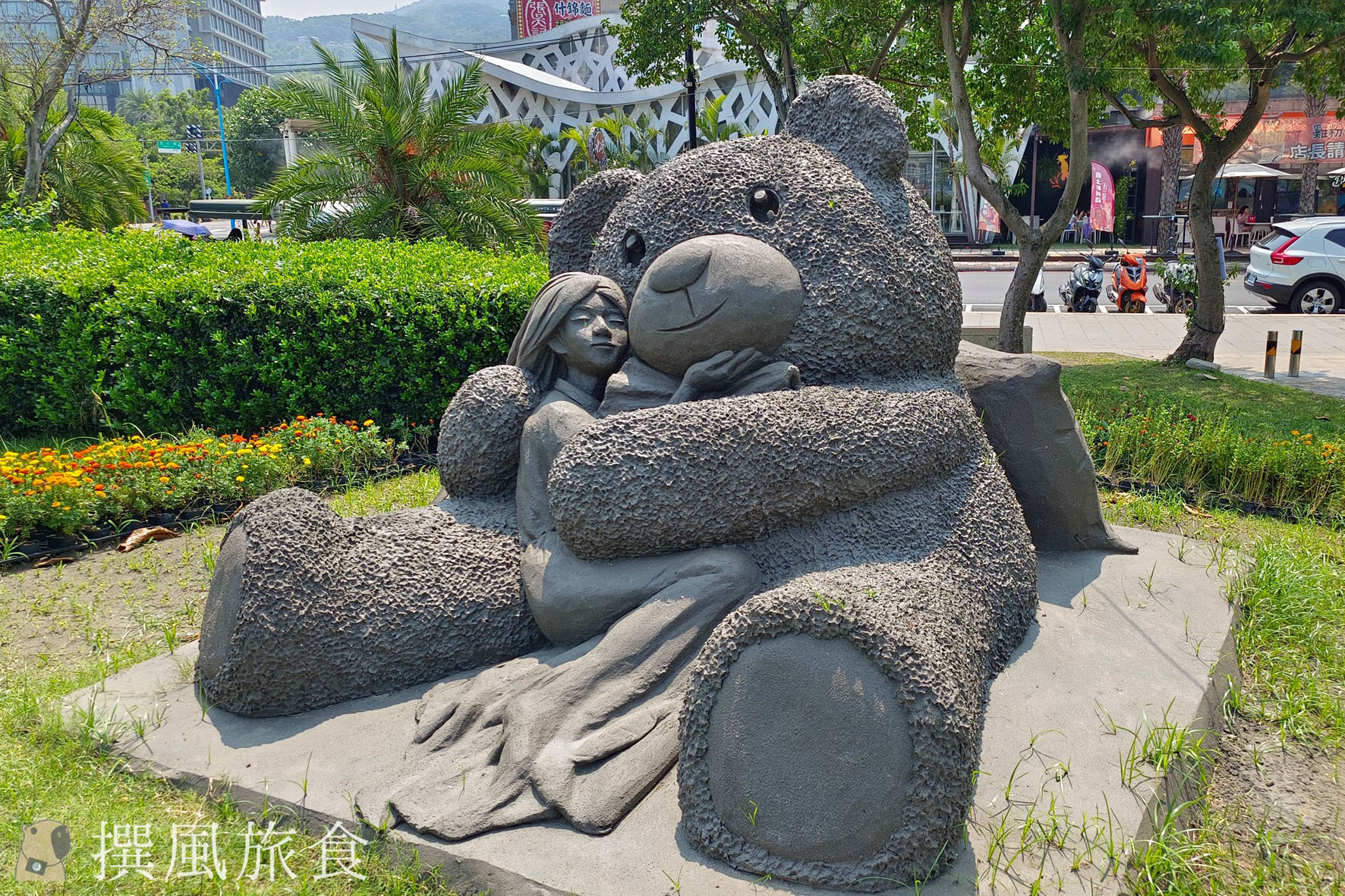 「2022八里城市沙雕展」行程攻略！超可愛熊抱沙雕必拍，後疫情時代結合希望與勇氣的水岸藝術（延長至11/13）