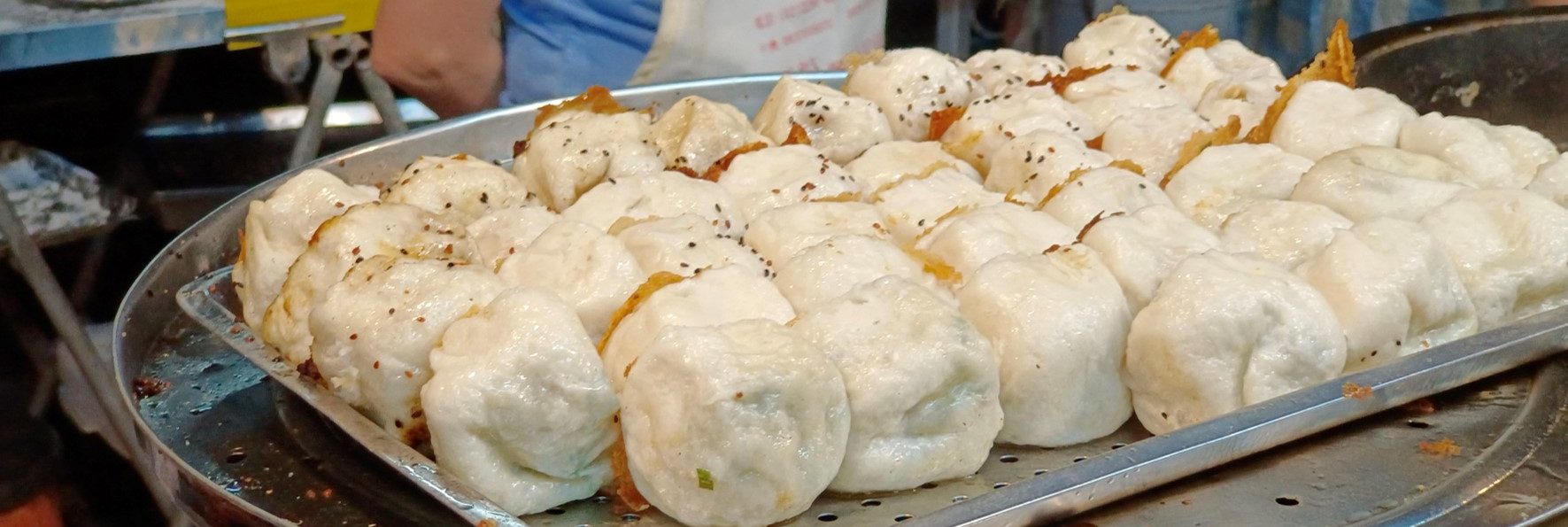 新店「碧潭上海生煎包」儘管Google評分僅3.5星，但路過一吃竟讓人感到驚艷