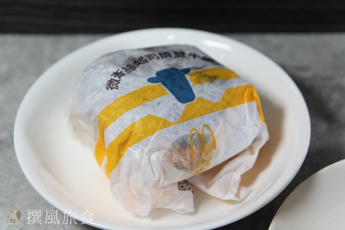 2023麥當勞「微牽絲起司排雙牛堡」與「微牽絲起司排脆豬堡」好吃嗎？相比去年份量縮水過4成
